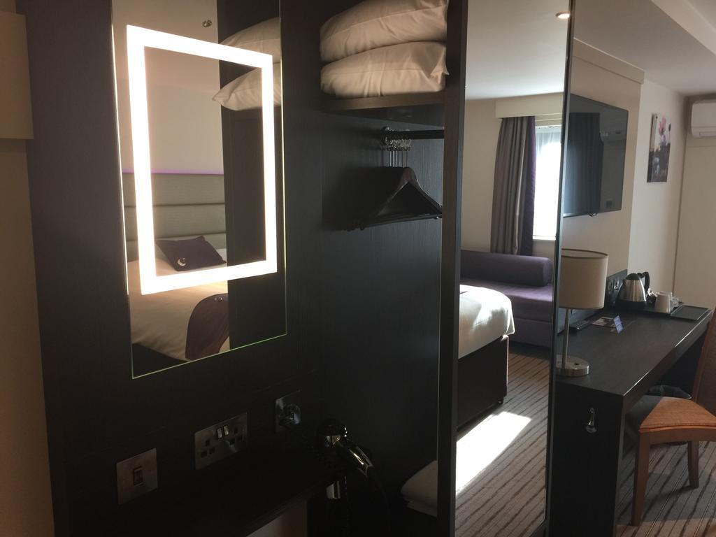 Premier Inn London Wimbledon South Rum bild