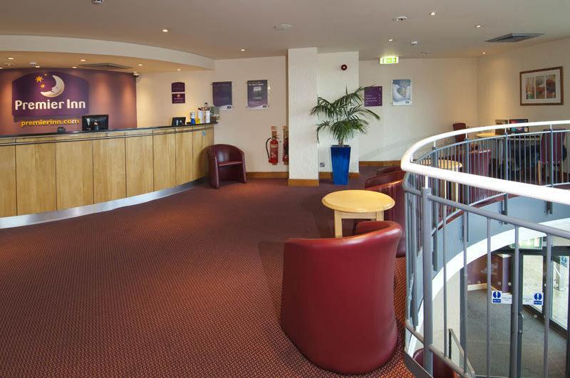 Premier Inn London Wimbledon South Exteriör bild